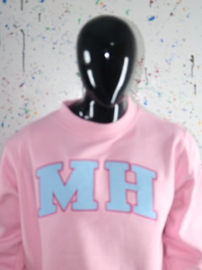 Sudadera MH Mock Neck 450 GSM con nombre personalizado, bordado en aplique, corte holgado, 100% algodón, felpa francesa. - Product Image 2