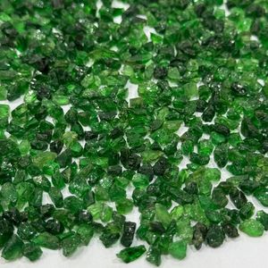 Pierres brutes de tsavorite grenat vert naturel non taillées 4 à 6 mm qualité facettable Kenya AAAA Qualité gemme Matériel de gemmes en gros - Product Image 6