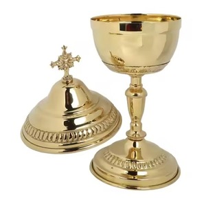 Ciborio Religioso para Comunión con Banda Dorada y Cruz en la Parte Superior, Acero Inoxidable con Acabado Pulido para la Adoración - Product Image 4