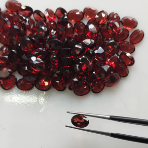 โกเมนสีแดงธรรมชาติ 7x5 มม. รูปทรงวงรี คุณภาพดีที่สุด พลอยหลวมสำหรับทำเครื่องประดับ - Product Image 1