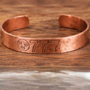 Bracelet de santé en cuivre massif avec numéro d'ange 777 ayurvédique traditionnel, bijoux en métal à la mode, artisanat exquis - Product Image 1