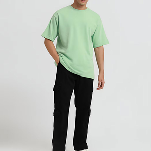 T-shirt d'entraînement léger et respirant pour homme – Vêtement de sport ultra-performant à séchage rapide pour le fitness - Product Image 5