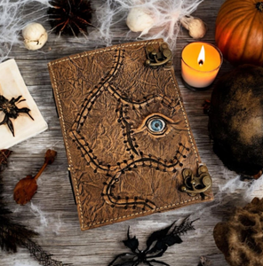 Libro de Hechizos de Hocus Pocus |   Diario de cuero hecho a mano, accesorio de Halloween - Product Image 1