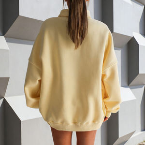Sudadera deportiva gráfica de cuello simulado oversize amarillo mantequilla para mujer, con hombros caídos, manga larga, de forro polar, estilo casual y ajuste holgado. - Product Image 6