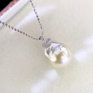 Collar de Alta Gama con Colgante de Cadena para Clavícula, Diseño de Lujo Ligero con Perla Natural de Agua Dulce para Mujer - Product Image 3