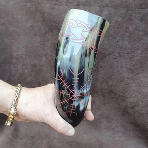 Tasse à boire en corne de buffle gravée à la main, style rustique, inspirée des Vikings nordiques - Product Image 2
