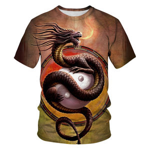 Camiseta de Manga Corta con Cuello Redondo y Estampado de Lobo y Mujer en Estilo Fantasía para Hombre, Sublimación, Corte Regular, Estilo Casual, 100% Poliéster - Product Image 4