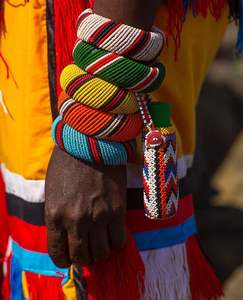 Bracelet large en perles de verre à motif géométrique ethnique africain, fait main, tissé tribal Maasai, pour femme, accessoire de bijouterie - Product Image 6