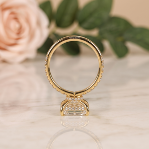 Anillo Ovalado de Lujo Chapado en Oro y Rodio con Piedra Central Ovalada Alargada y Piedras Laterales Pavé, Joyería Fina Elegante, Anillos de Regalo Impresionantes - Product Image 2
