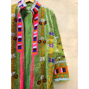 Chaqueta de terciopelo verde bordada a mano con diseño floral Suzani, abrigo largo étnico bohemio para mujer, ropa de abrigo de invierno, regalo para ella. - Product Image 3