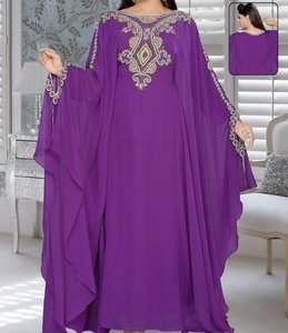 Abaya islamique modeste pour femme, taille plus, col haut, longueur cheville, coupe régulière, en polyester, avec broderie perlée, pour soirée - Product Image 1