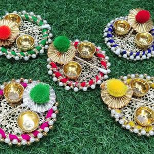 Célébrations festives avec un ensemble de diya décoratif artisanal exquis, conçu pour ajouter du charme, de la couleur et de la tradition à votre décoration intérieure - Product Image 1