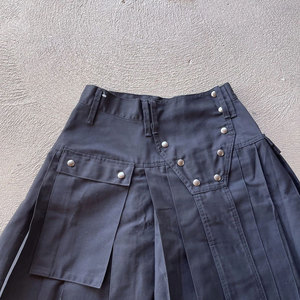 Jupe plissée noire pour femmes et jeunes filles, style traditionnel Highland, avec poches cargo robustes et résistantes - Product Image 2
