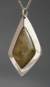 Collier pendentif géométrique avec incrustation de perles d'eau douce, plaqué argent, acier inoxydable, design minimaliste, unisexe, à porter au quotidien - Product Image 3