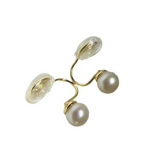 ต่างหูแบบหนีบมุกน้ำจืดไร้ตำหนิ ขนาด 6.5-7 มม. รูปทรงขดม้วนแบบกันยุง  สามารถปรับแต่งได้ พร้อมคลิปหนีบหูสีเงินฟรี - Product Image 5