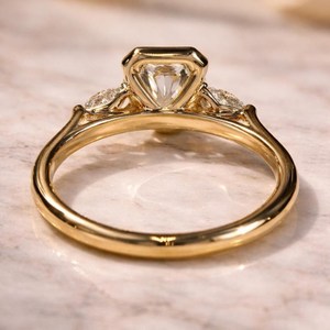Anillo de Compromiso de Diamantes de Oro de 14k con Corte Esmeralda de 1.50 Quilates, Color F, Claridad VS1, Anillos de Diamantes Clásicos de Lujo para Mujer, Certificados por IGI - Product Image 3