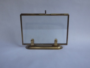 <b>Picture</b> Photo <b>Frame</b> Brass and Glass Floating Photo <b>Frame</b> for Desk Metal <b>Picture</b> <b>Frame</b> for Tabletop Distressed Look At Wholesale - Product Image 4
