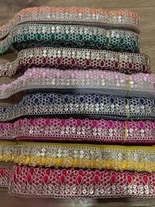 Borde de encaje Zari con trabajo de espejo hecho a mano en India, cinta decorativa multicolor para sari y dupatta al por mayor - Product Image 1