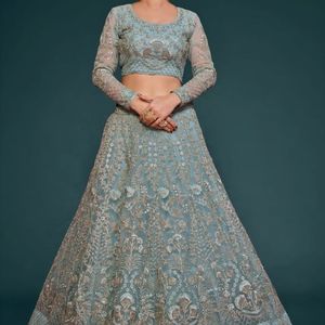 Lehenga Choli de Diseño Premium para Mujer en Azul Cielo, con Red Suave, Hilo Zari Badla y Bordado con Hilo Brillante Dori. - Product Image 4