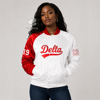 Delta |   Sigma |   Veste universitaire en satin contrastant rouge et blanc pour femmes de la sororité Theta, avec boutons-pression sur le devant, col et poignets en tricot côtelé, vêtement d'extérieur