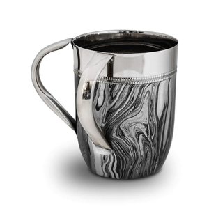 Taza de Acero Inoxidable Decorativa Premium con Banda Ornamental, Elegante Compañera para Bebidas - Product Image 5