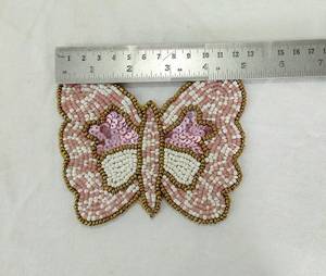 แผ่นรองแก้วรูปผีเสื้อสีชมพูประดับลูกปัด ทำด้วยมือ - ชุด 6 ชิ้น - Product Image 2