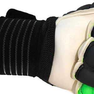 Concevez vos propres gants de gardien de but en cuir antidérapants avec fermeture auto-agrippante pour une utilisation sportive en extérieur et l'entraînement des gardiens de but - Product Image 5