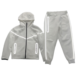 Nouvel ensemble de survêtement réfléchissant brodé pour homme, sweat à capuche en polaire épais et pantalon de jogging, streetwear d'hiver en coton premium - Product Image 1