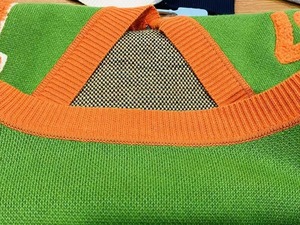 เสื้อคาร์ดิแกนปักโลโก้โรงเรียนตามสั่ง ผ้าโพลีเอสเตอร์/คอตตอนถัก  รับผลิตแบบ OEM สำหรับฤดูใบไม้ผลิและฤดูหนาว คอวี หนา ระบายอากาศได้ดี - Product Image 6