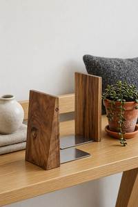 Porte-livres modernes en bois avec base en métal, forme triangulaire, 2 pièces, pour la décoration d'étagères à la maison ou au bureau - Product Image 3