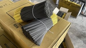 Bâtons d'encens noirs de haute qualité – Noyau en bambou, combustion longue durée, surface lisse, prêts pour la vente en gros - Product Image 2