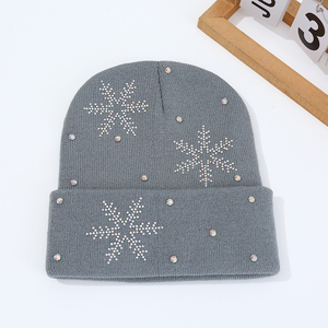 Gorro de Punto Acrílico Personalizado con Diseño de Copo de Nieve y Pedrería, Cálido para Invierno, Unisex, para Esquí y Viajes - Product Image 5