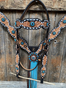 ชุดอุปกรณ์ขี่ม้า Arctic Design สีเขียวอมฟ้า พร้อมพู่ห้อย  ประกอบด้วยสายรัดศีรษะและสายรัดอก ทำจากหนังแท้ ทนทาน น้ำหนักเบา ประดับด้วยลูกปัด  ออกแบบตามฤดูกาล ปรับแต่งได้ - Product Image 2