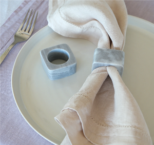 Porte-serviettes personnalisé en marbre véritable gris naturel, écologique, à prix avantageux - Product Image 1