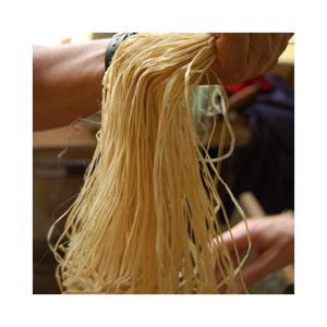 Fibre de banane dorée naturelle pour la tressage de paniers et la décoration intérieure - Product Image 1