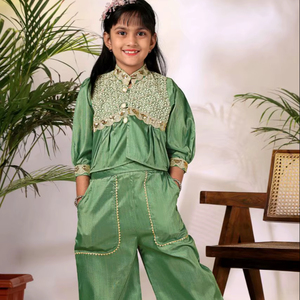 Ensemble festif spécial pour filles : haut brodé coupe classique et pantalon palazzo en coton - Product Image 1