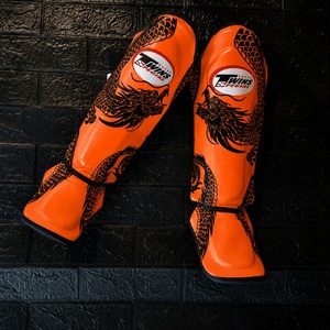 Protège-tibias Twins Rouge & Jaune pour Entraînement et Sparring, les plus vendus, pour Muay Thai et Boxe, en Cuir Personnalisé - Product Image 3