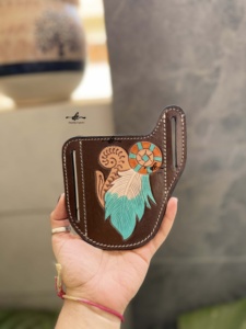 Vente chaude Western Porte-couteau en cuir véritable Fourreau de couteau usiné avec plumes peintes à la main Housse de couteau Étui de transport - Product Image 2