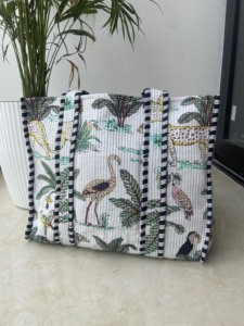 Sac fourre-tout en coton à rayures bleues et blanches avec imprimé homard, style vintage, fermeture éclair, isolé, pour l'hiver/le printemps - Product Image 3