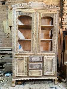Armoires en bois faites à la main, aspect vintage, au charme rustique, idéales pour la décoration intérieure, le rangement, les chambres, les espaces de vie et les boutiques. - Product Image 3