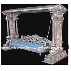 Hut Style Sangeet Swing-Balançoire de mariage moderne simple élégante en bois d'inspiration indienne pour les décorations de réception et de cérémonie - Product Image 1