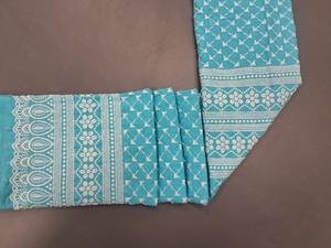 Tela de Algodón Azul Cielo de Primera Calidad con Bordado Schiffli, Muy Solicitada - Material con Borde Floral Paisley y Cuadrícula Geométrica Blanca - Product Image 3