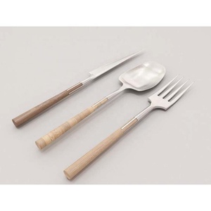 Ensemble de couverts de qualité supérieure pour la maison en acier inoxydable avec long manche en bois fait à la main pour la rentrée - Product Image 1