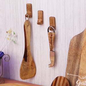 Cintres en bois vintage en gros, logo personnalisé, style européen, construction en bois massif, finition laquée, crochet chromé - Product Image 4