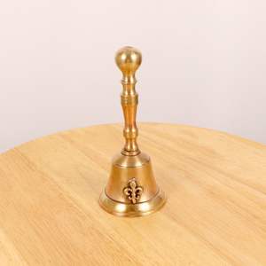 Campana de Mano de Latón Antiguo para Rituales de Templo, Puja, Mandir en Casa, Sonido Tradicional, Decorativa, Artículo Coleccionable, Regalo para Festivales - Product Image 4