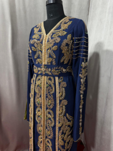 Robe de soirée élégante noire longue jusqu'au sol, brodée d'or, col en V, manches longues, en organza fait main, coupe fourreau, sur mesure, luxe, pour femme, taille XL - Product Image 3