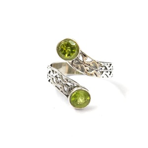 Elegant and Luxurious 4.8 Grams <b>Peridot</b> Gemstone Fashion <b>Ring</b> Bezel Setting Inlay - Product Image 1