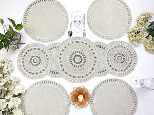 Sous-plats élégants perlés faits à la main avec broderies complexes pour la décoration moderne des salles à manger, des maisons, des restaurants et des hôtels - Product Image 3