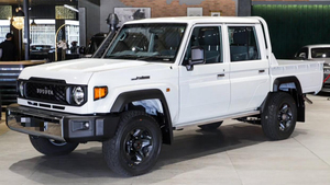 ใช้สำหรับรถกระบะดับเบิ้ลแค็บ 4x4 ซีรีส์ 79 พวงมาลัยซ้าย เบาะหนังสีเข้ม - Product Image 2