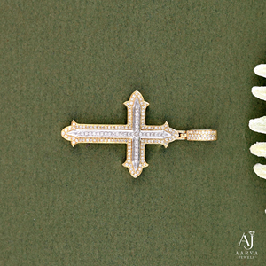 Pendentif Croix Chrétienne Hiphop en Moissanite Plaqué Or avec Breloque Baguette SI2-I1 – Bijou Idéal pour Cadeau et Usage Quotidien - Product Image 2